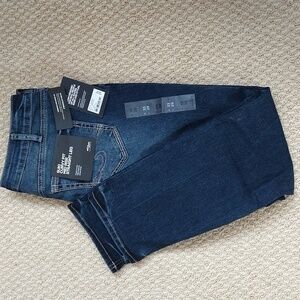 NWT Silver Suki straight leg 33x29 Jeans